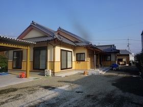 古風漆喰壁の家